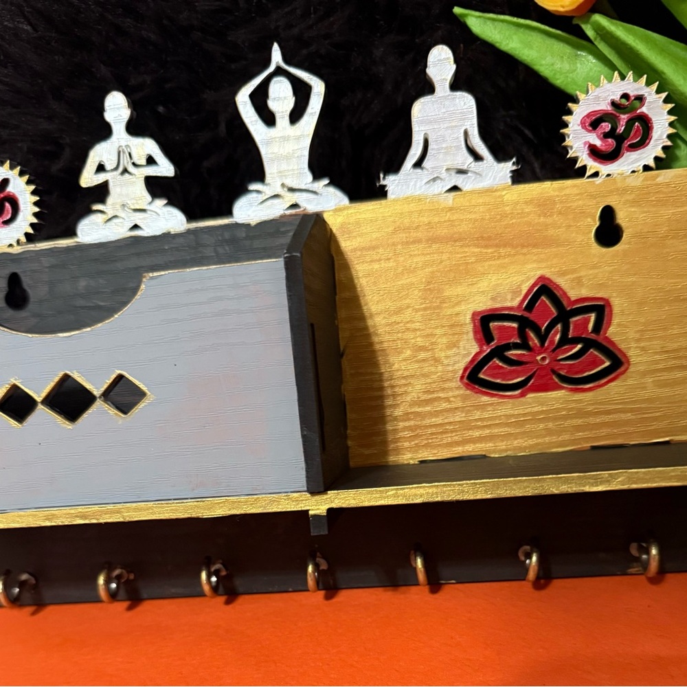 Decorative Yoga Wall Key Holder with Gold and Gray Accents